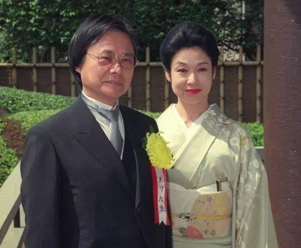 吃瓜不如谈恋爱_,比吃瓜更有滋味